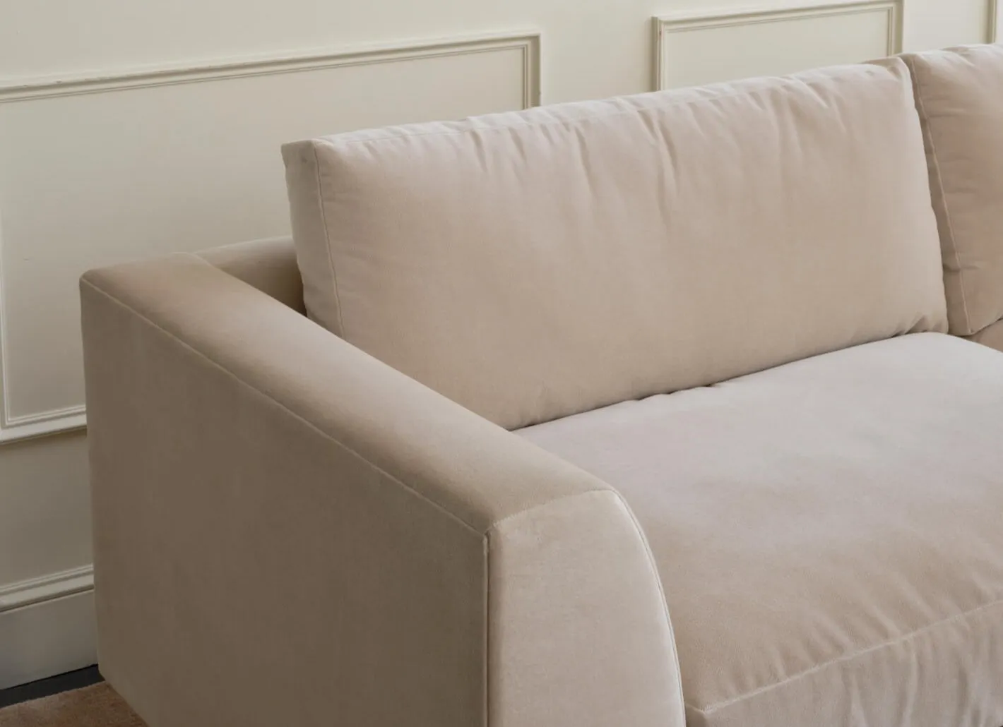 Dekayess Sofa in Natural Latex