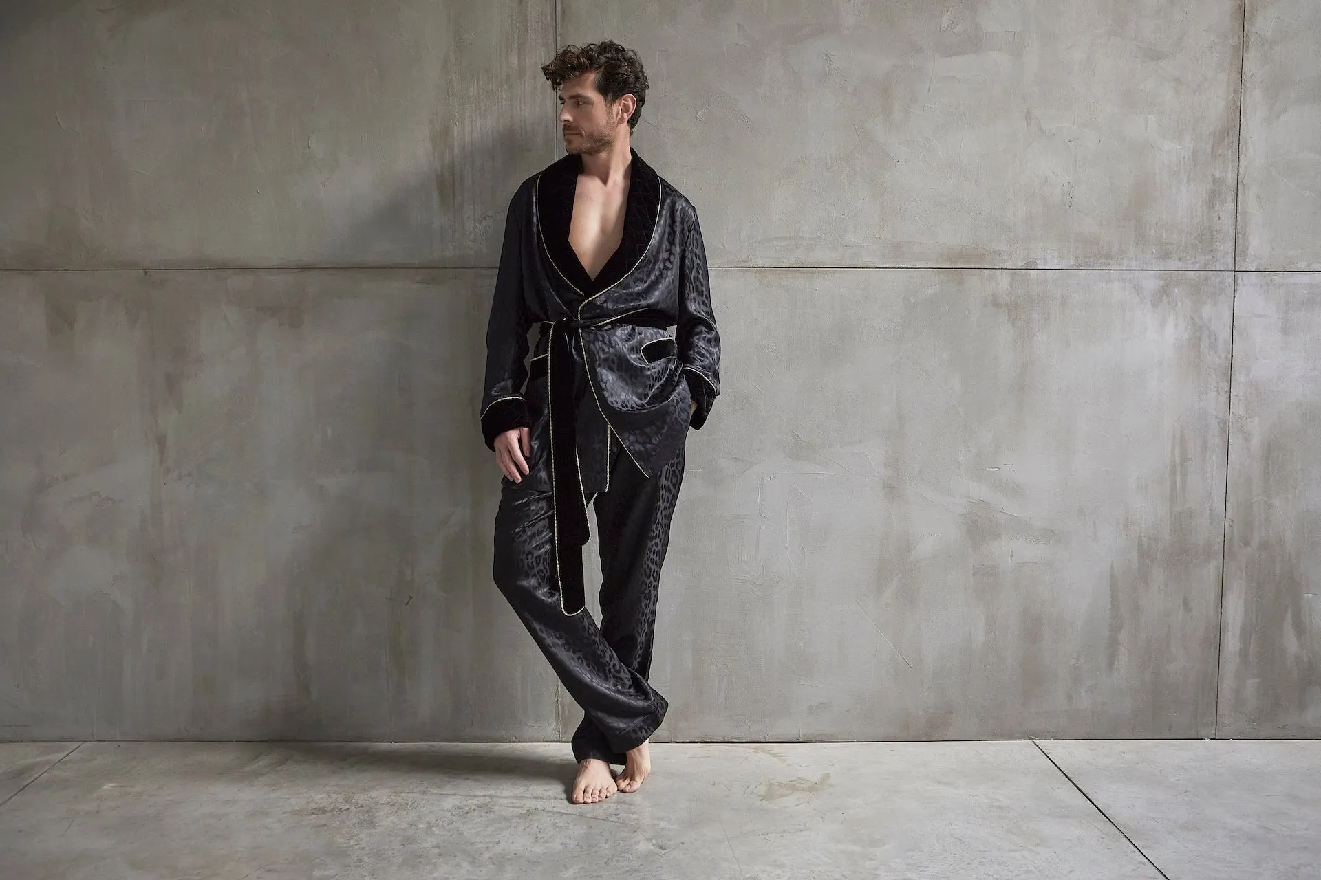 Men's Black Leopard-Print Short Robe
