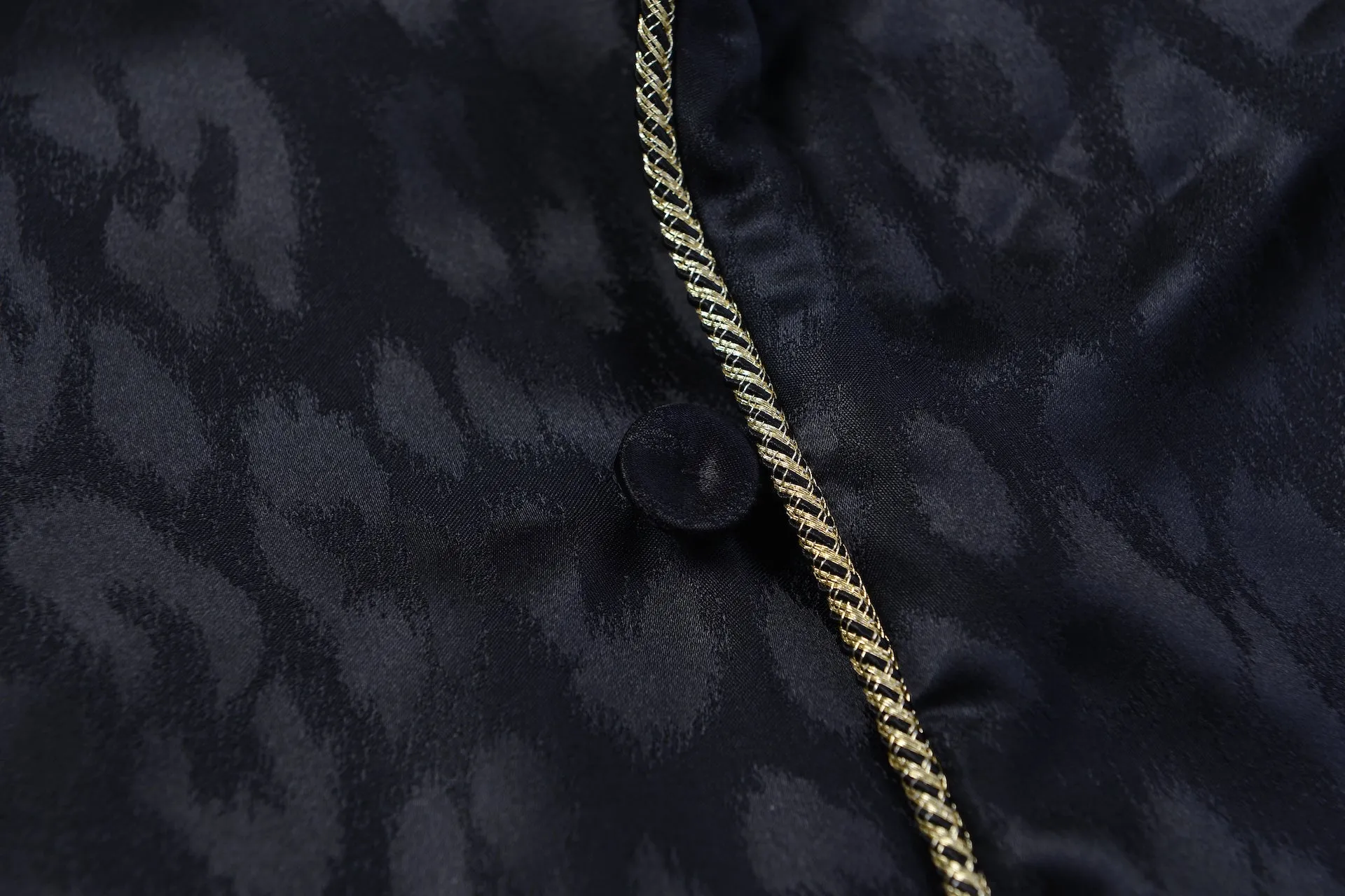 Men's Black Leopard-Print Short Robe